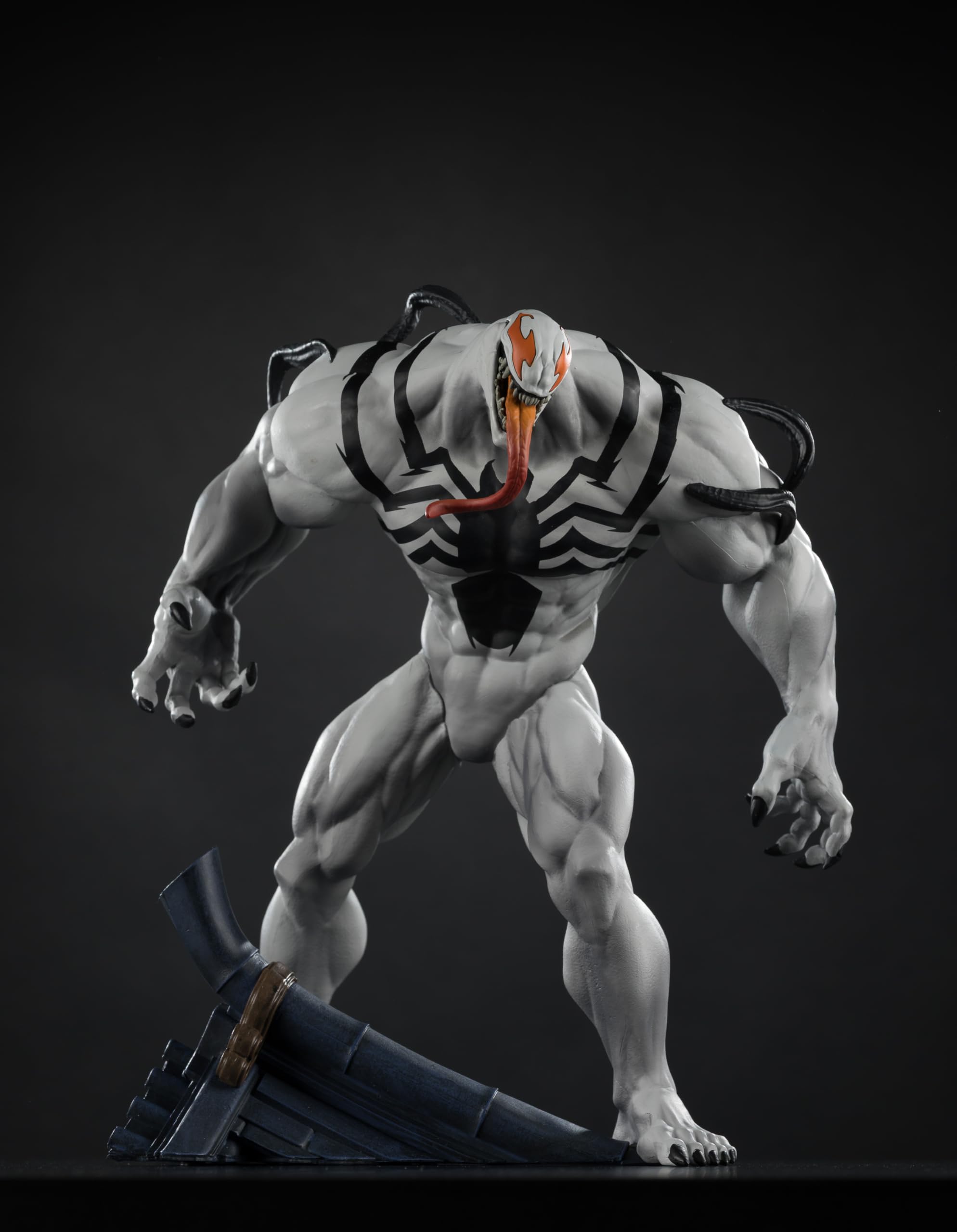 McFarlane Marvel Rivals Venom Red Platinum action figure 24cm