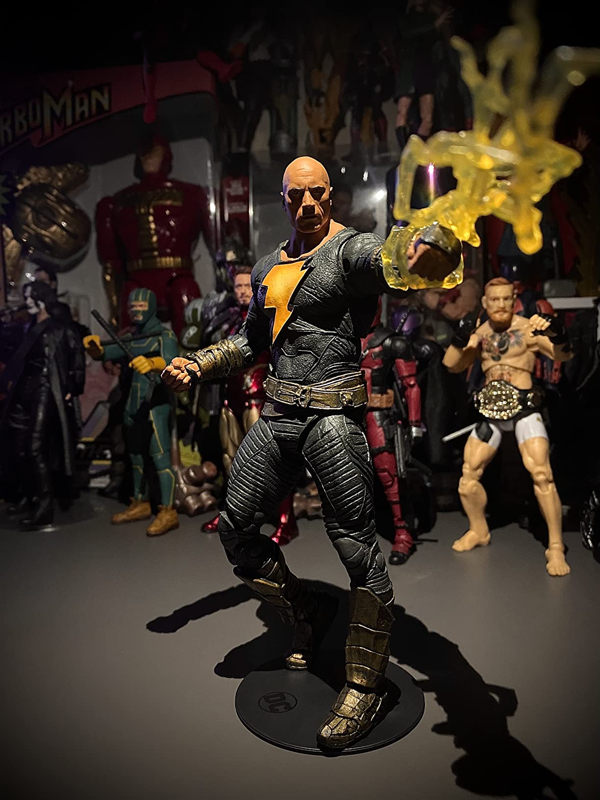 McFarlane DC Multiverse Black Adam action figure con mantello film