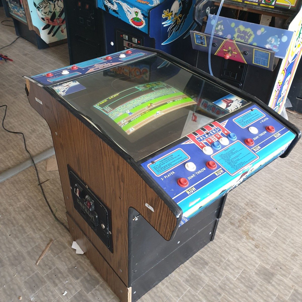Arcade Story Arcade Track & Field 1983 Cabinato Cocktail Olimpico