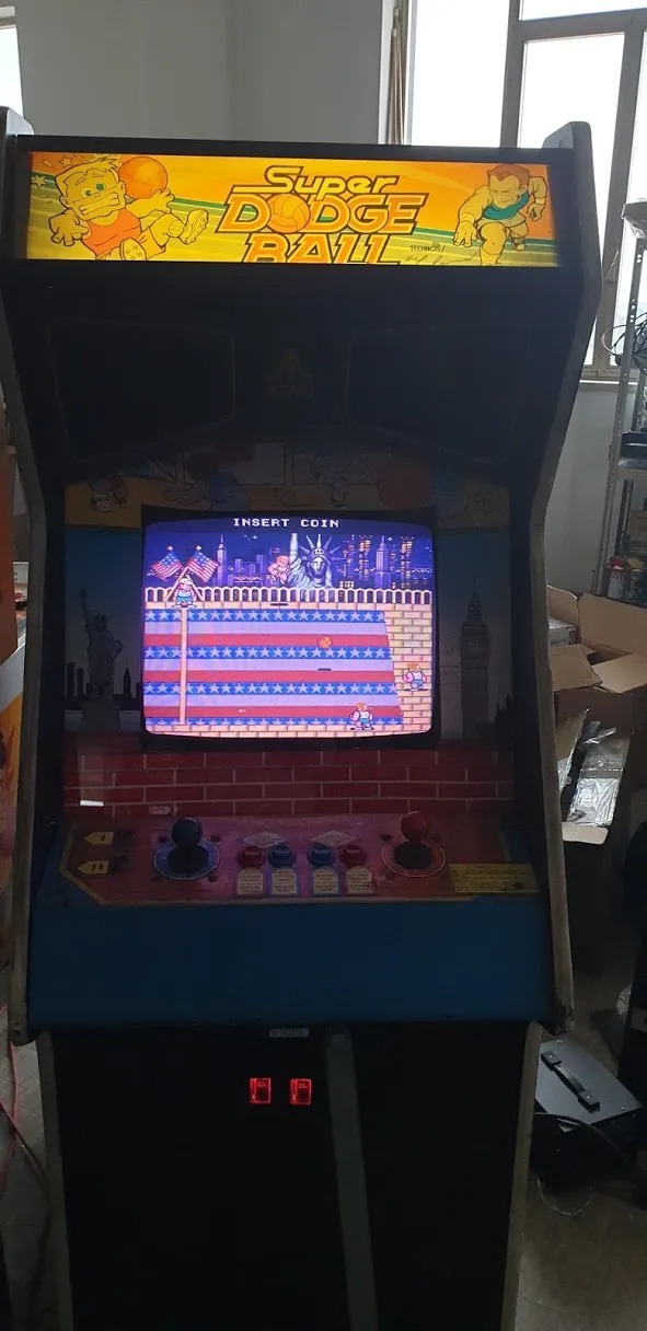 Arcade Story Super Dodge Ball cabinato arcade Technos 1987
