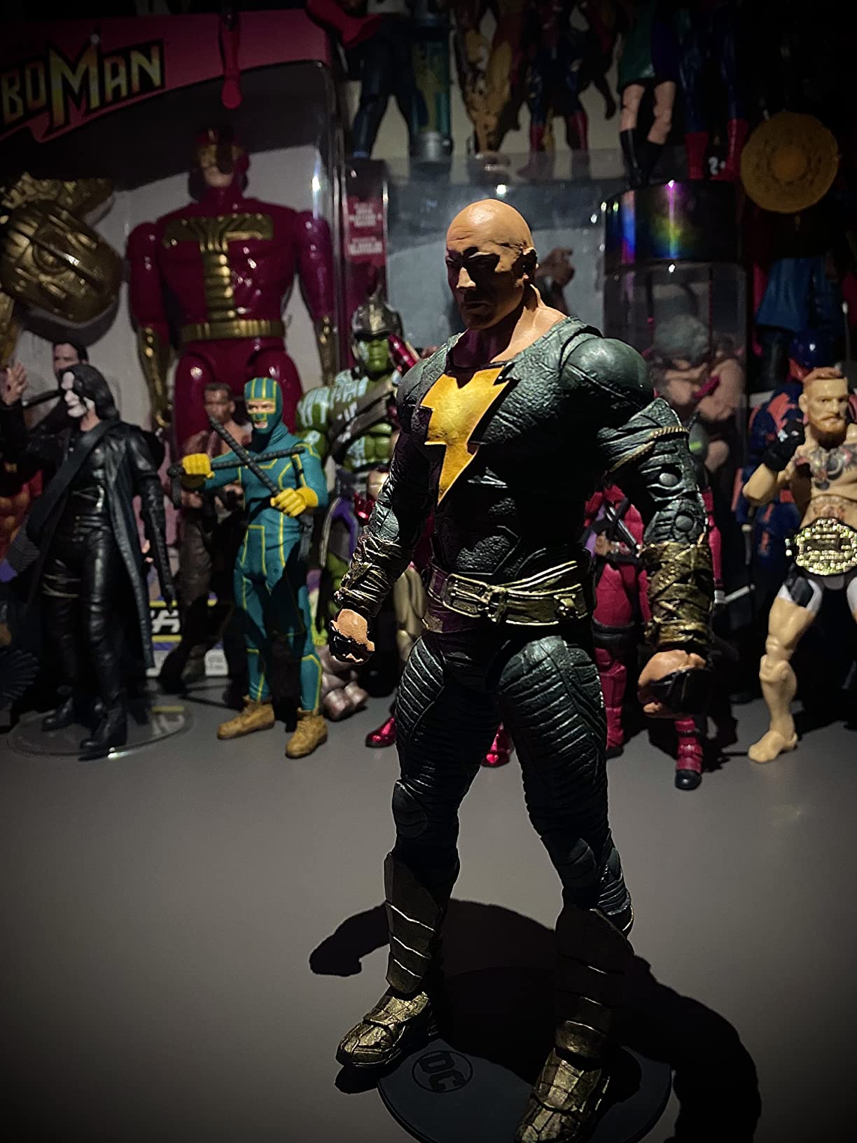 McFarlane DC Multiverse Black Adam action figure con mantello film