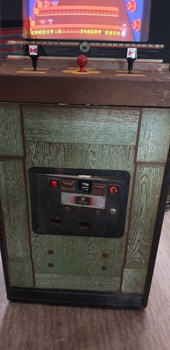 Arcade Story Arcade Root Beer Tapper 1984 Midway cabinato bar