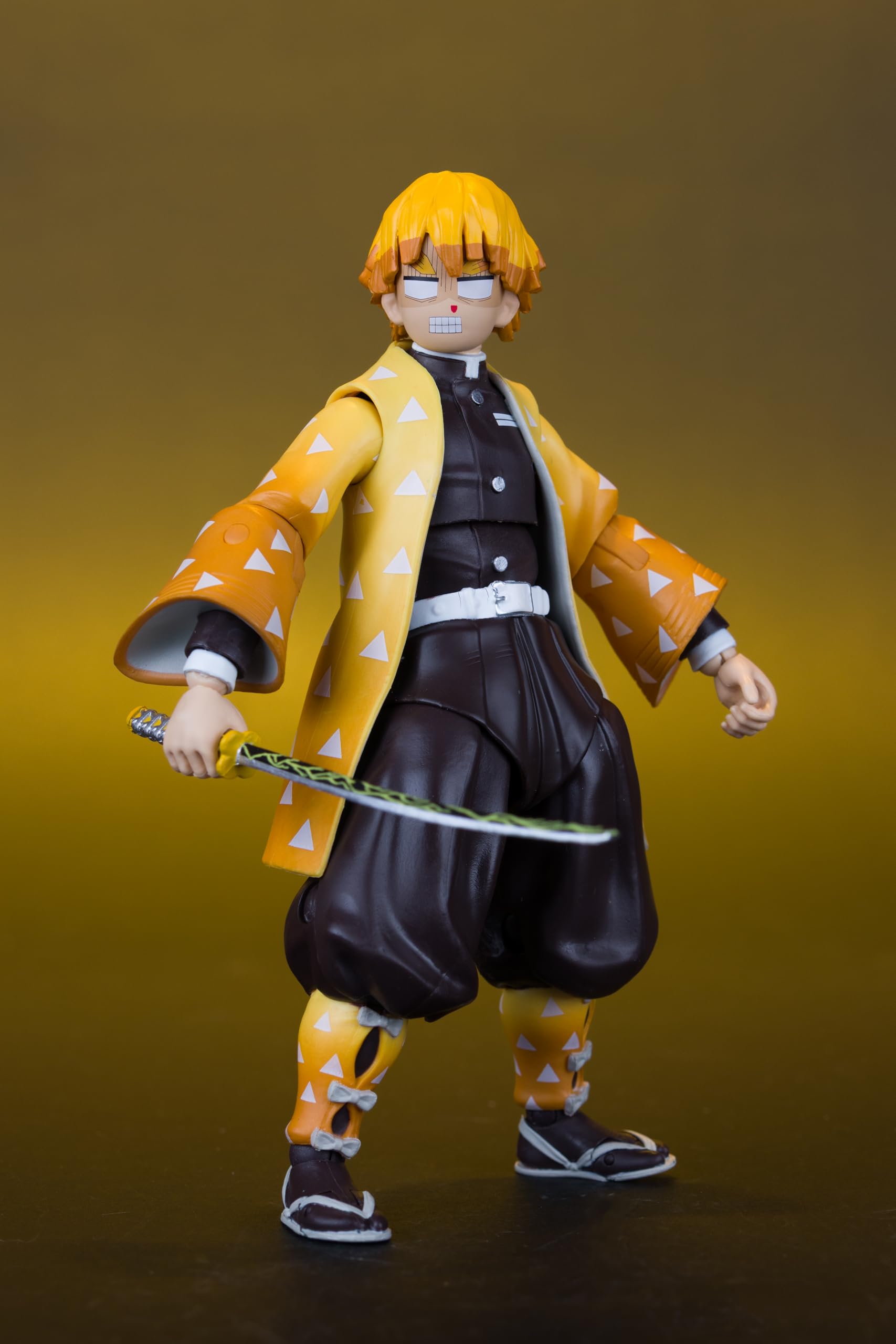 McFarlane Demon Slayer Zenitsu Agatsuma action figure 15 cm Platinum