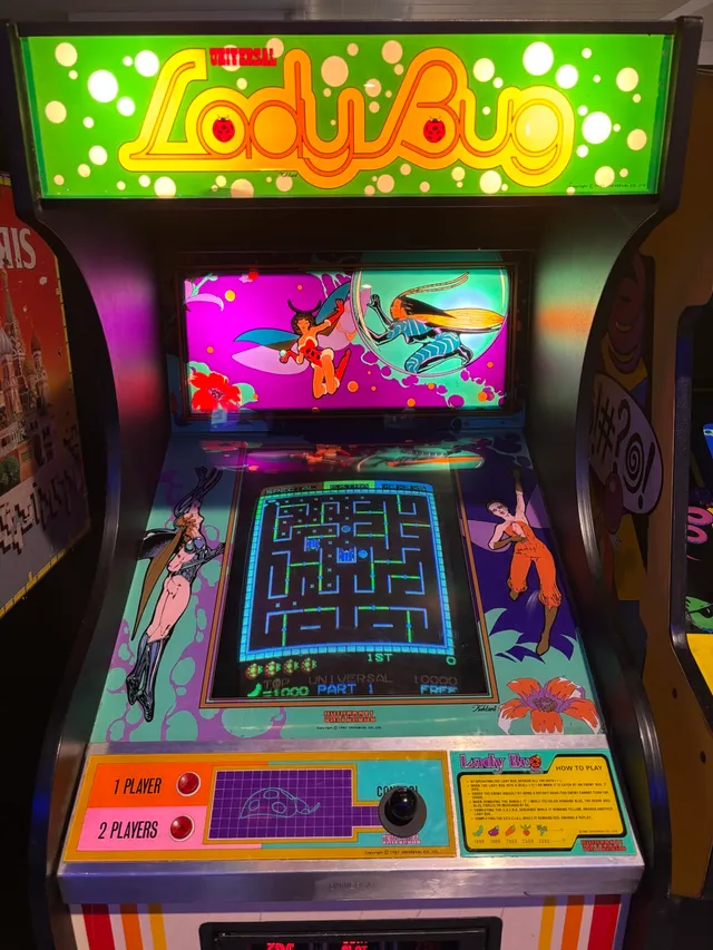 Arcade Story Leggende Arcade Lady Bug gioco labirinto