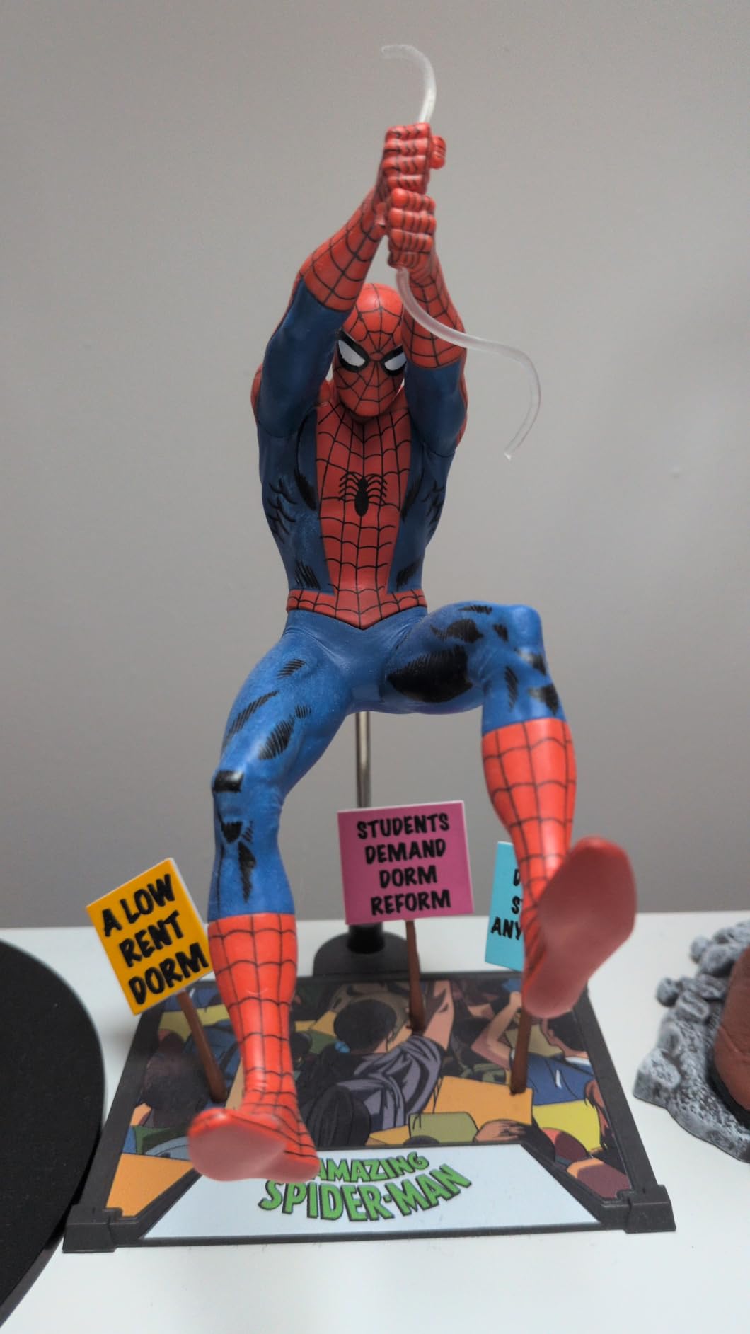McFarlane Marvel Spider-Man Gold Label Amazing 68 statua 1:10 scena