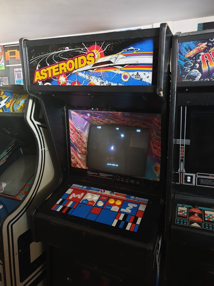 Arcade Story Arcade Asteroids 1979 cabinato arcade vettoriale