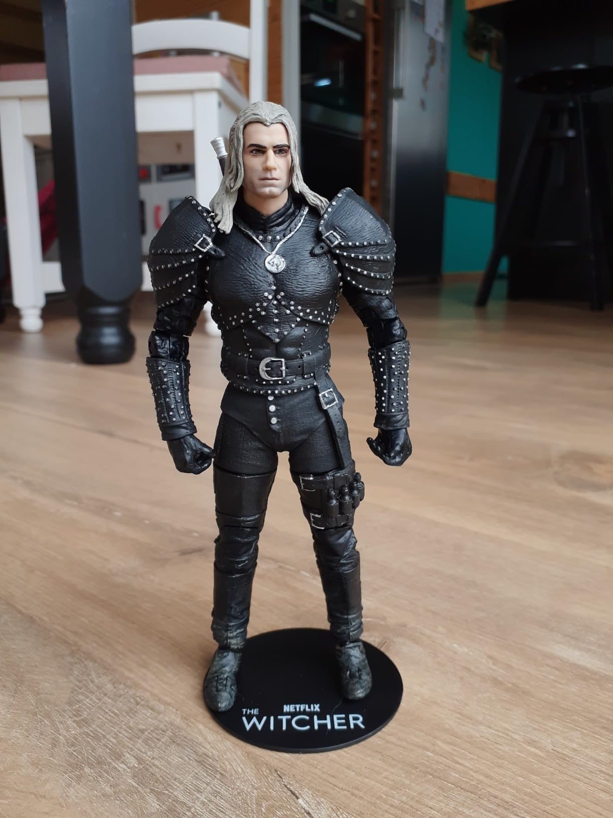 McFarlane Witcher Geralt Rivia action figure 18 cm con spada
