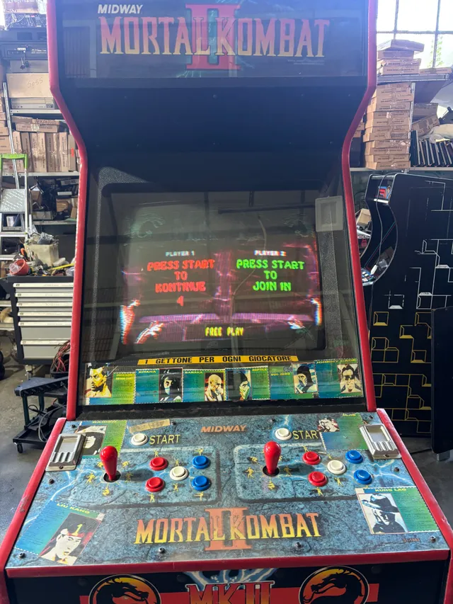 Arcade Story Mortal Kombat II cabinato arcade Midway 1993