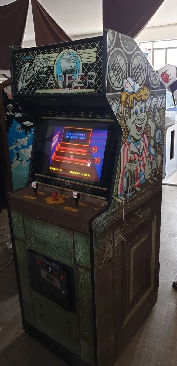 Arcade Story Arcade Root Beer Tapper 1984 Midway cabinato bar