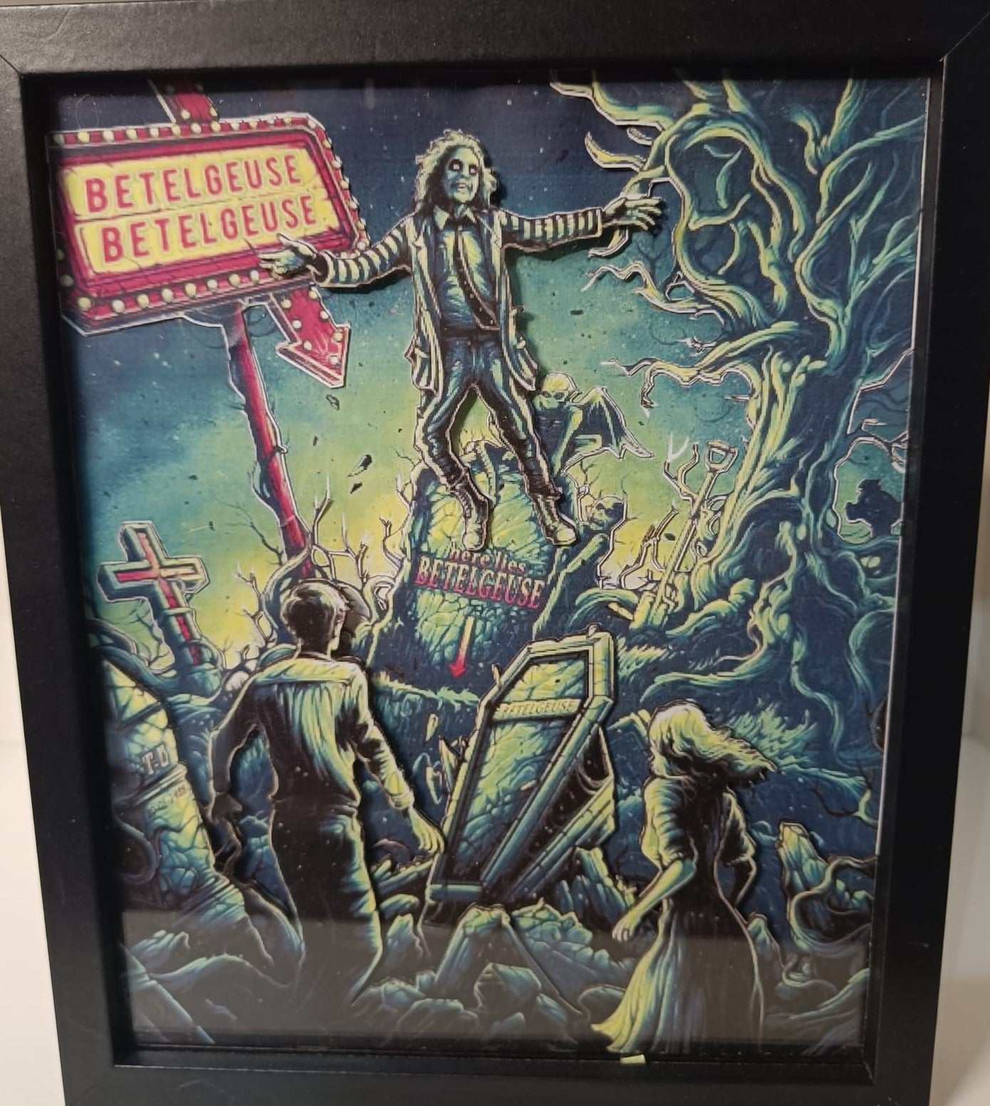 L'Atelier di Zelda Mondi di Luce Beetlejuice lightbox scena cimitero