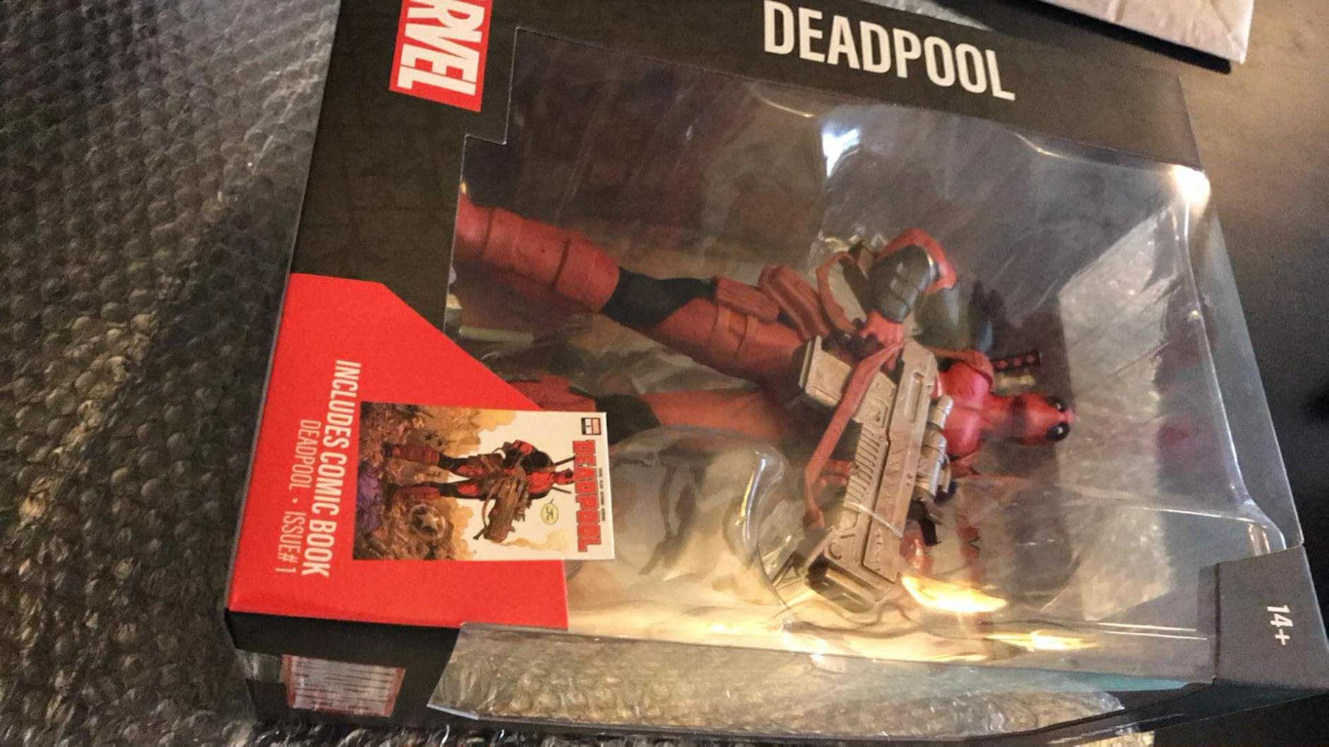 McFarlane Marvel Deadpool 1:6 statua con scena e fumetto #1