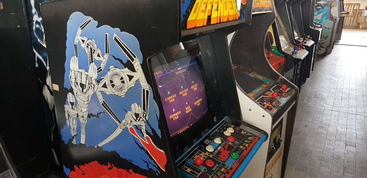 Arcade Story Arcade Defender 1981 cabinato Williams