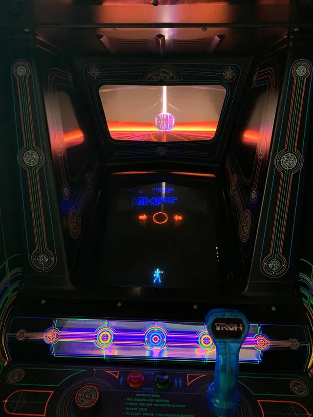 Arcade Story Tron 1982 Midway cabinato arcade restaurato