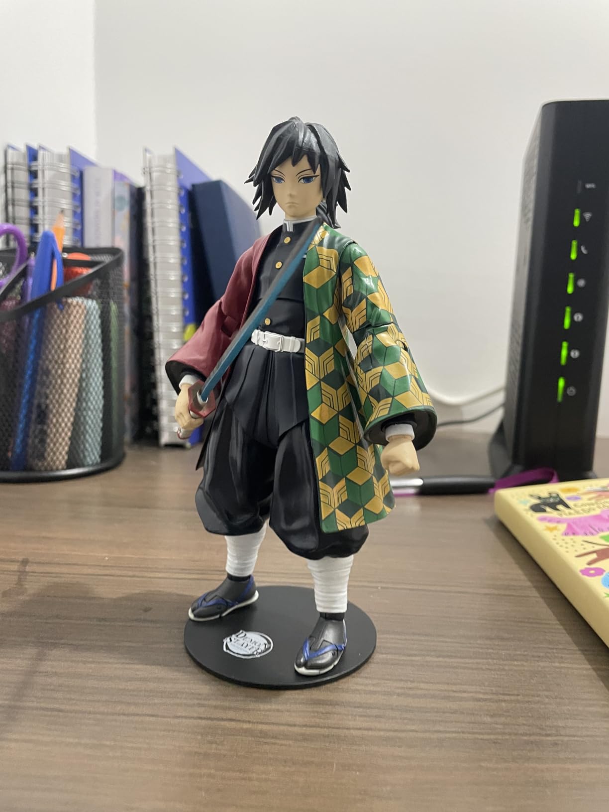 McFarlane Demon Slayer Giyu Tomioka action figure 17,8 cm con spada