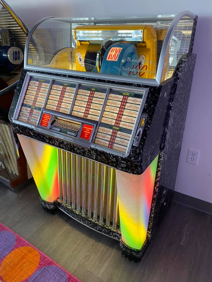 Arcade Story Seeburg M100C jukebox 45 giri 100 brani