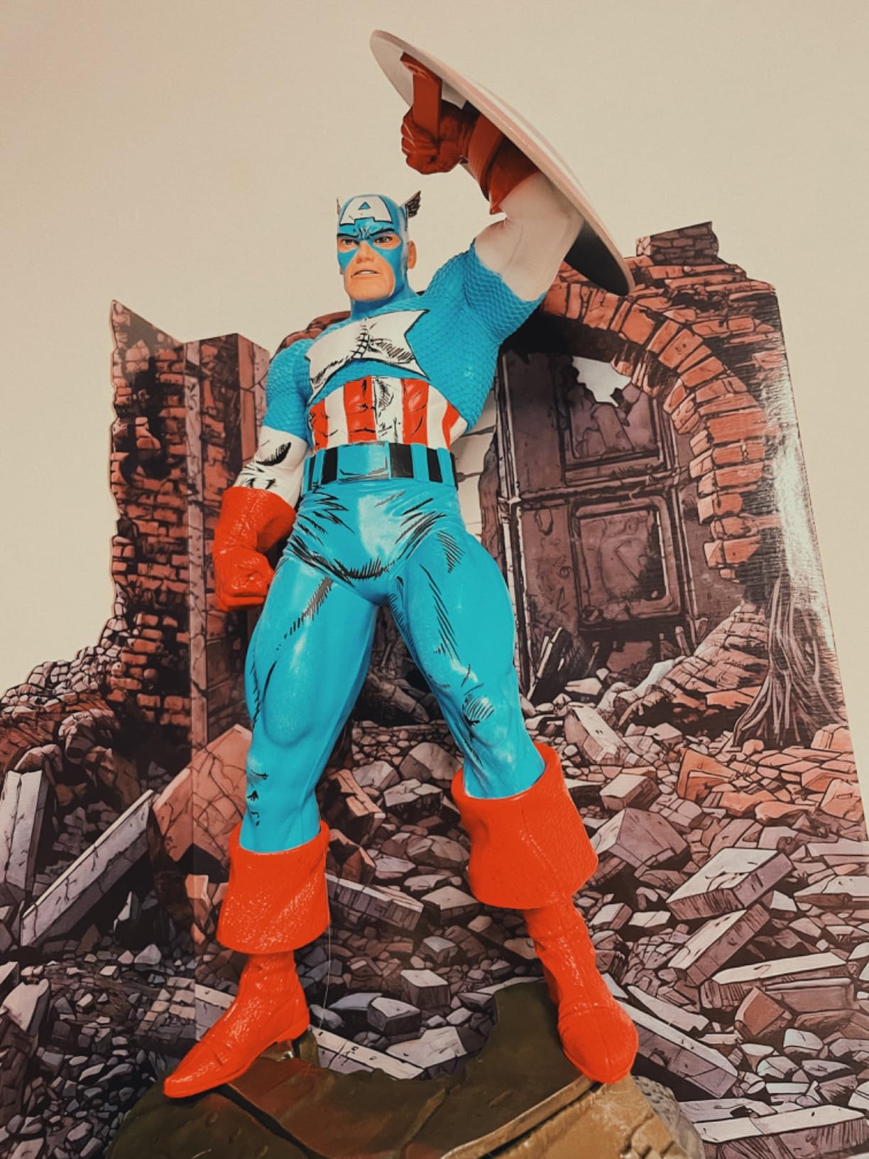 McFarlane Marvel Captain America 323 figura 1:6 con fumetto