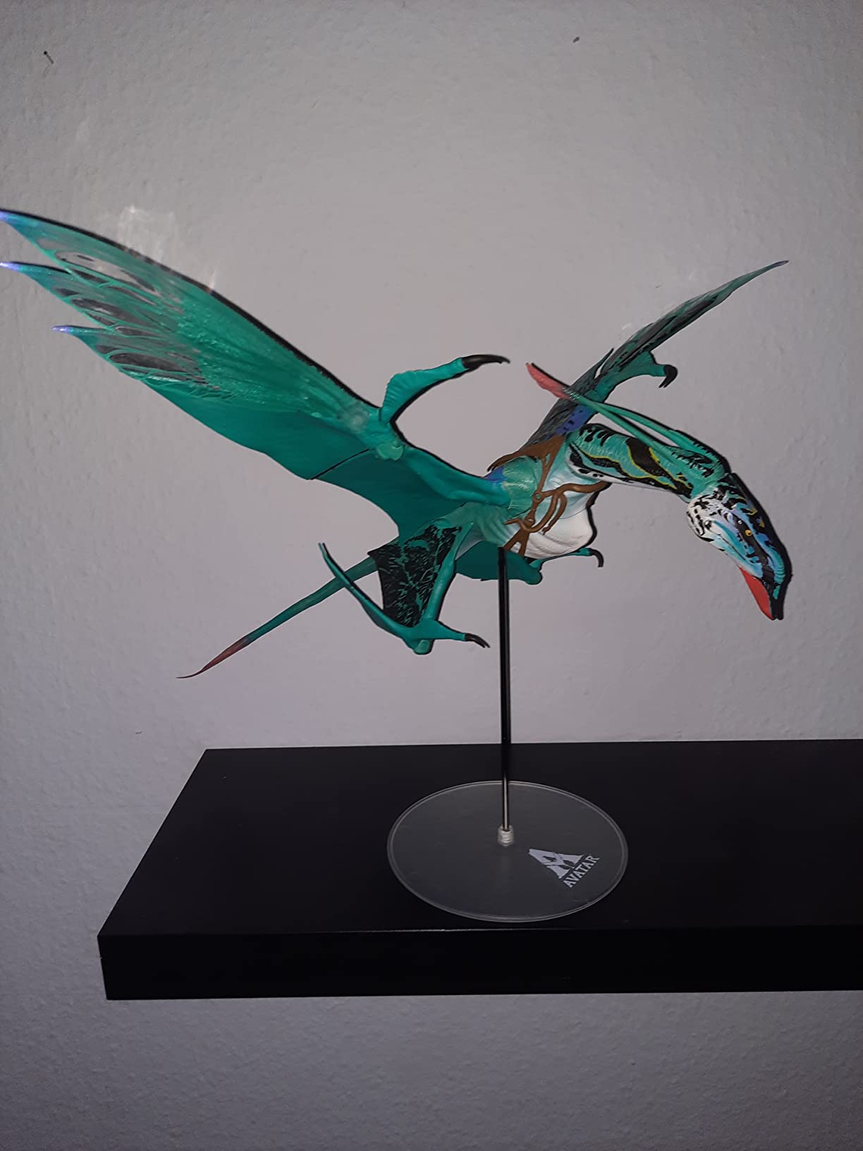 McFarlane Avatar Movie Seze Banshee action figure con base