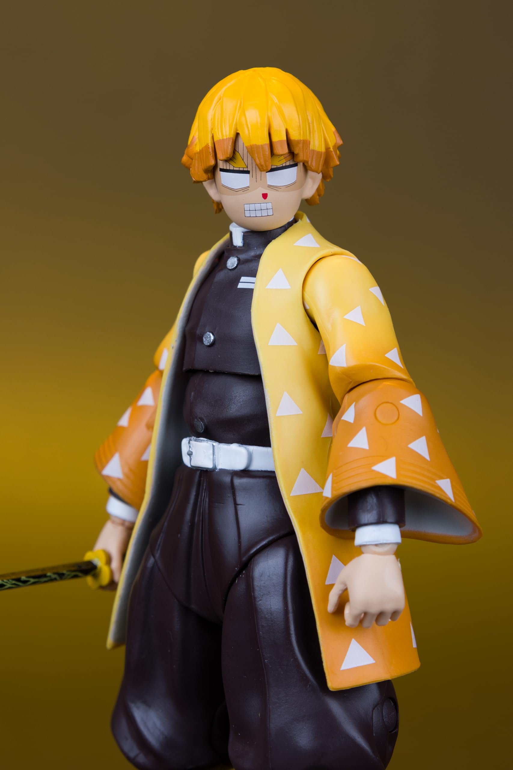 McFarlane Demon Slayer Zenitsu Agatsuma action figure 15 cm Platinum