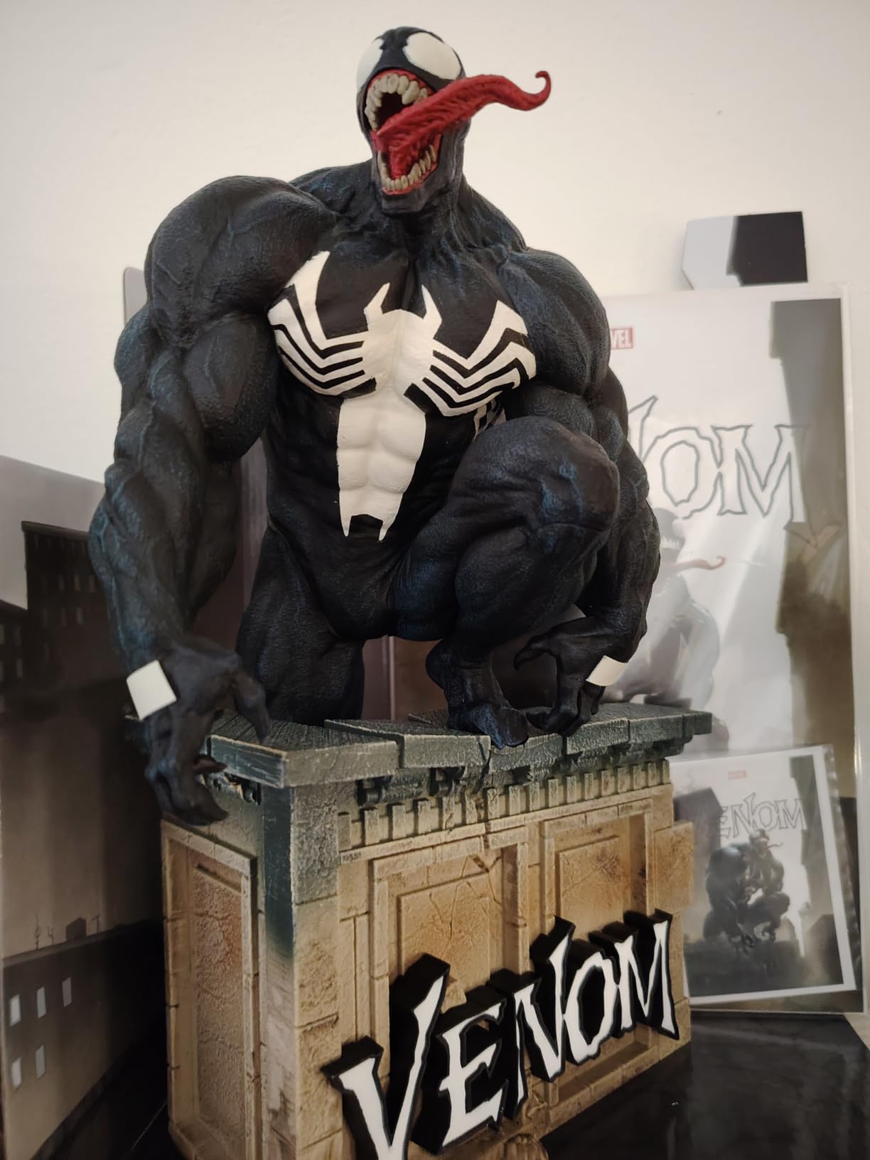 McFarlane Marvel Venom #5 figure 1:6 con fumetto