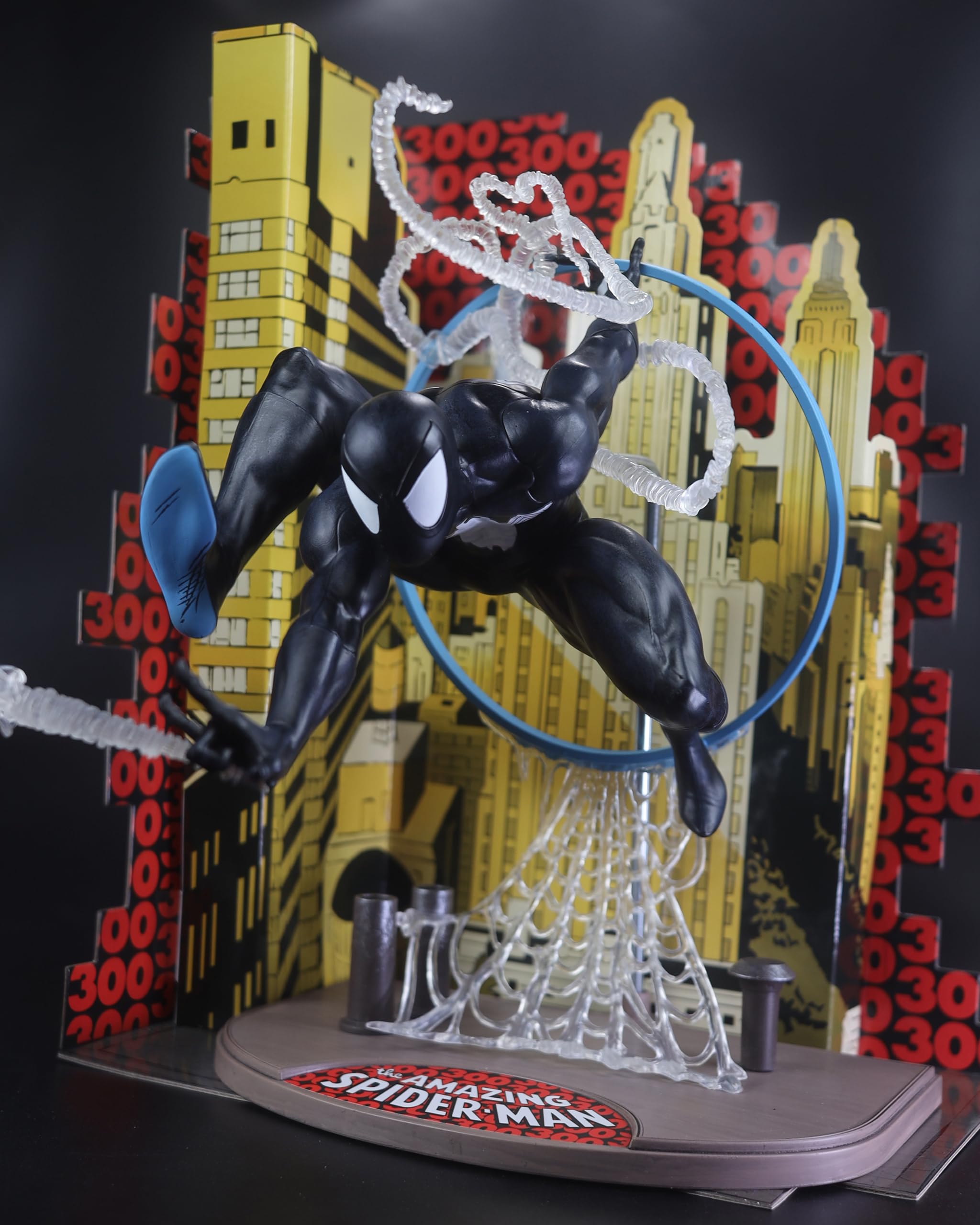 McFarlane Marvel Spider-Man Symbiote Suit 1:6 figure con fumetto