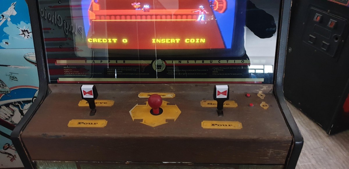 Arcade Story Arcade Root Beer Tapper 1984 Midway cabinato bar