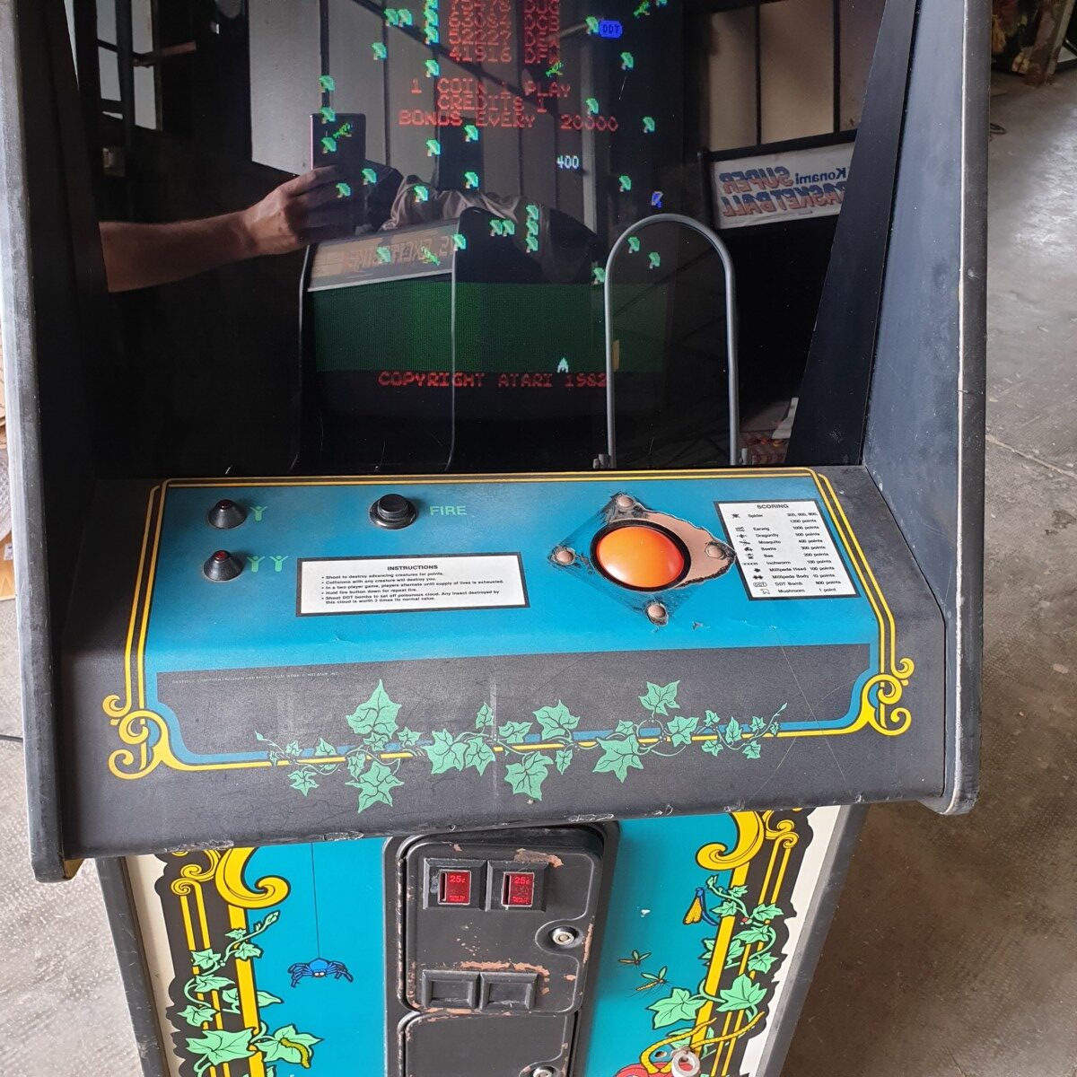 Arcade Story Arcade Millipede 1982 Atari cabinato track-ball
