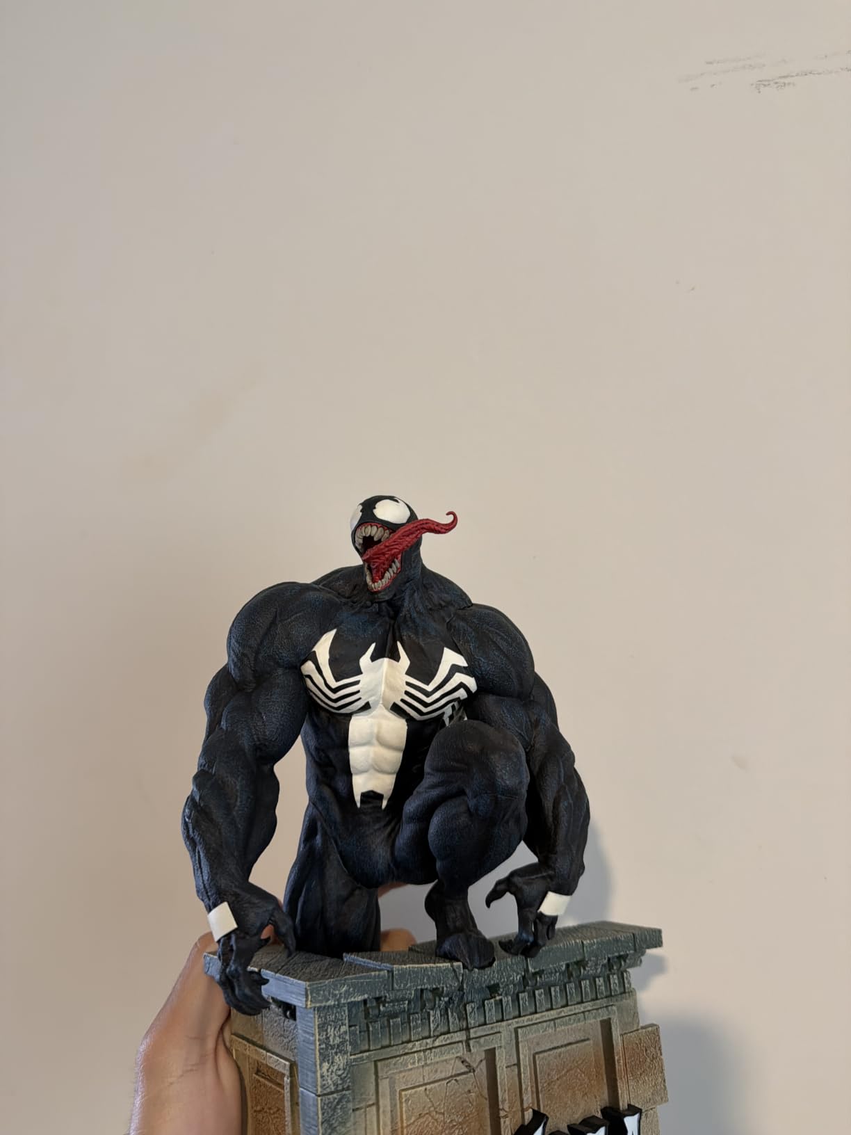 McFarlane Marvel Venom #5 figure 1:6 con fumetto