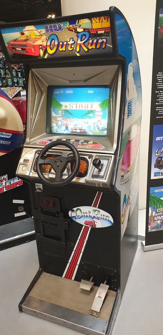 Arcade Story Leggende Out Run 1986 cabinato guida SEGA
