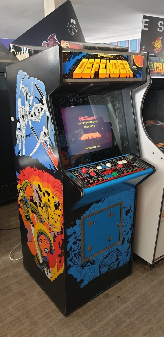 Arcade Story Arcade Defender 1981 cabinato Williams
