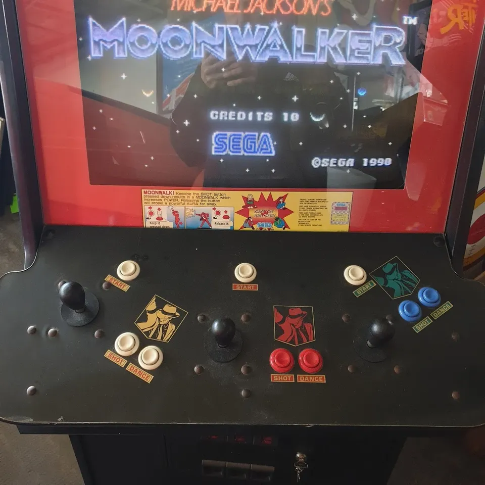 Arcade Story Anni 90 Moonwalker 1990 cabinato Sega 3 posti