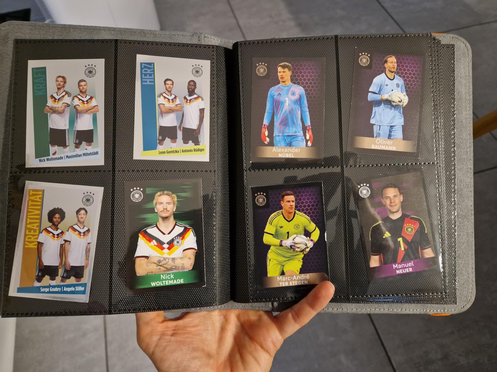 Safe Album Carte Calcio 160 Carte Verde 20 Pagine Elastico