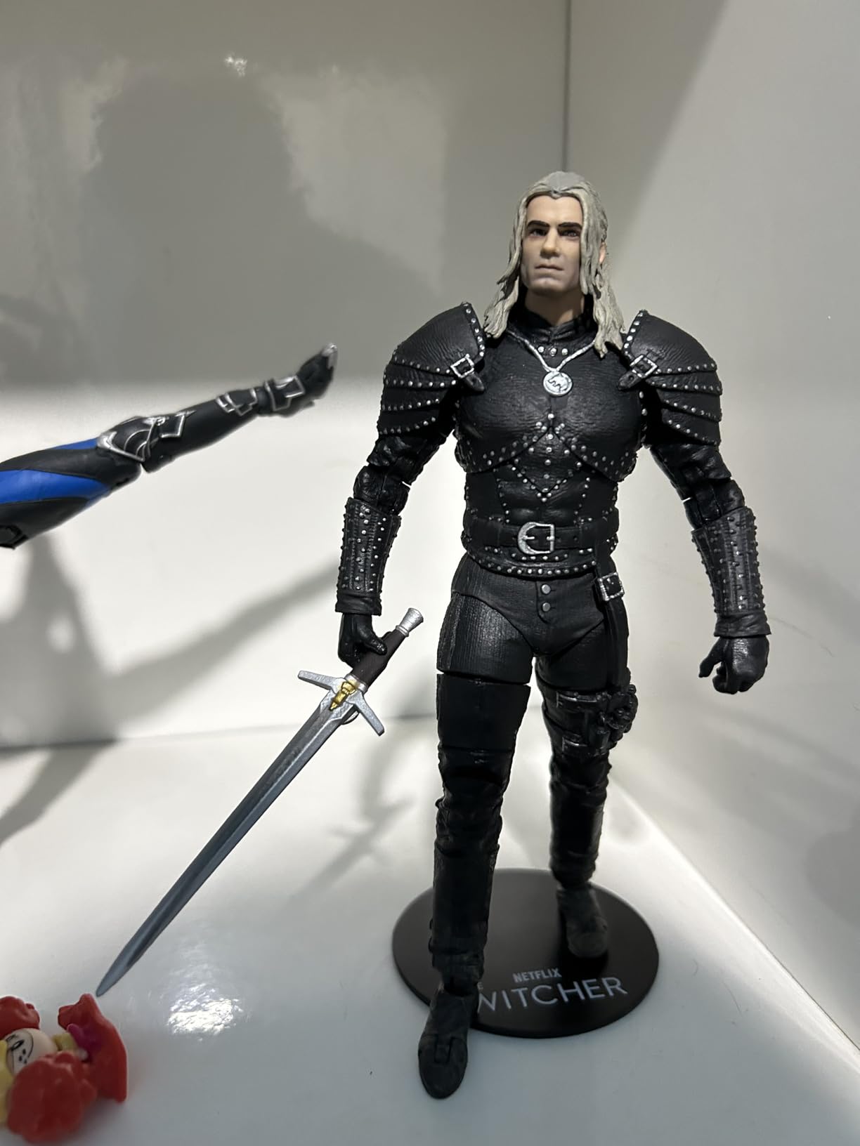 McFarlane Witcher Geralt Rivia action figure 18 cm con spada