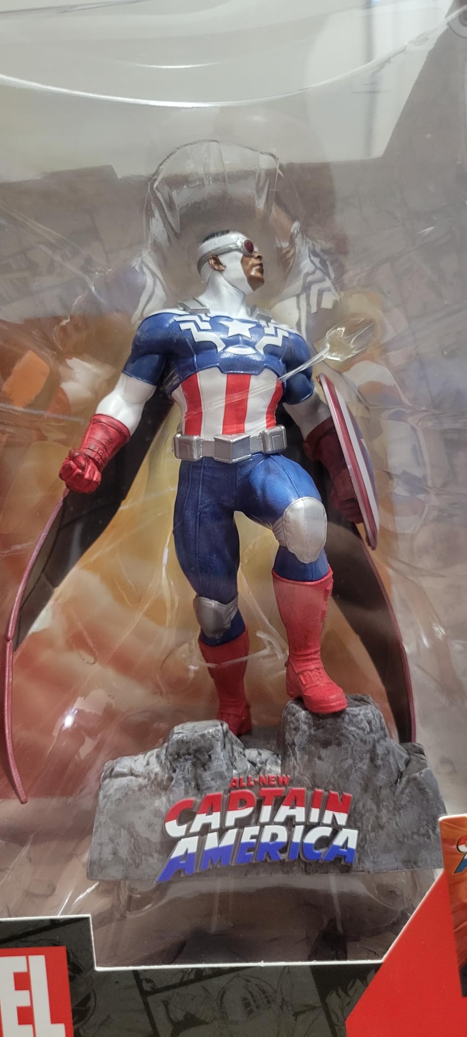McFarlane Marvel Captain America #1 statua 1:10 con scena