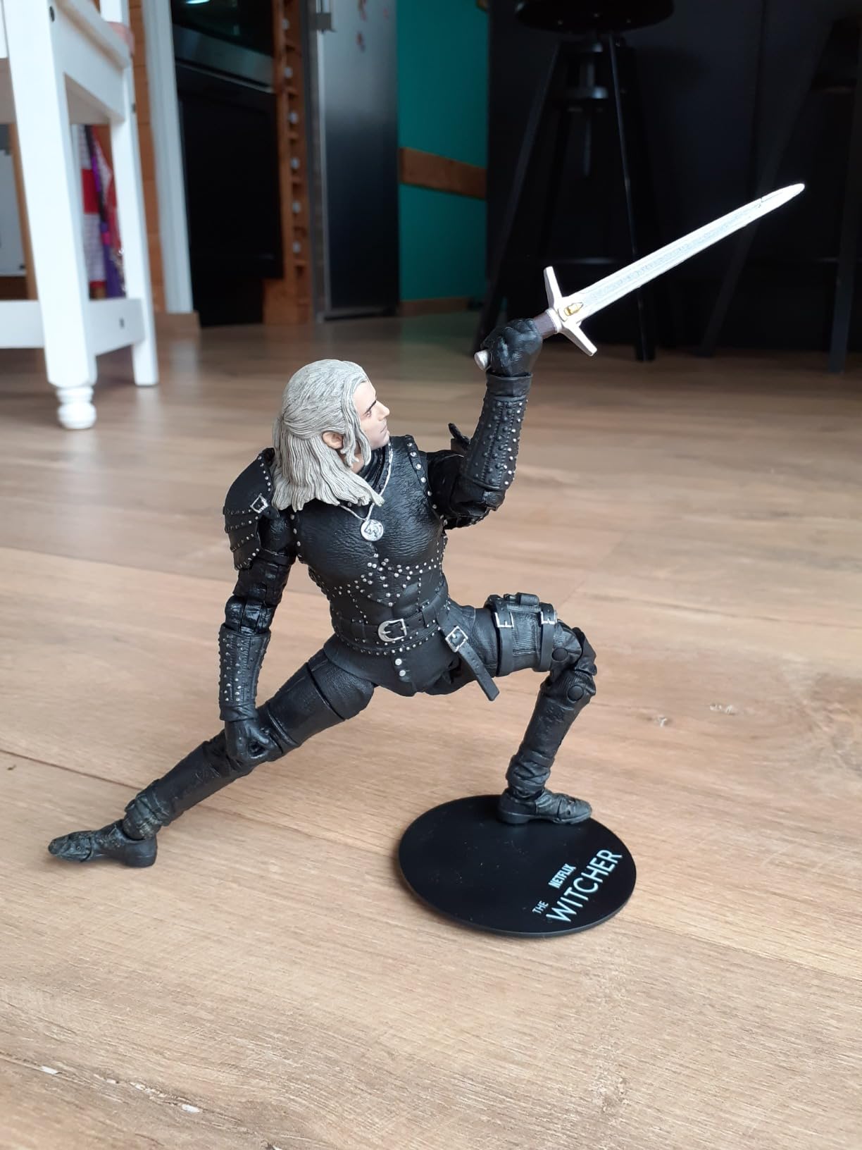 McFarlane Witcher Geralt Rivia action figure 18 cm con spada