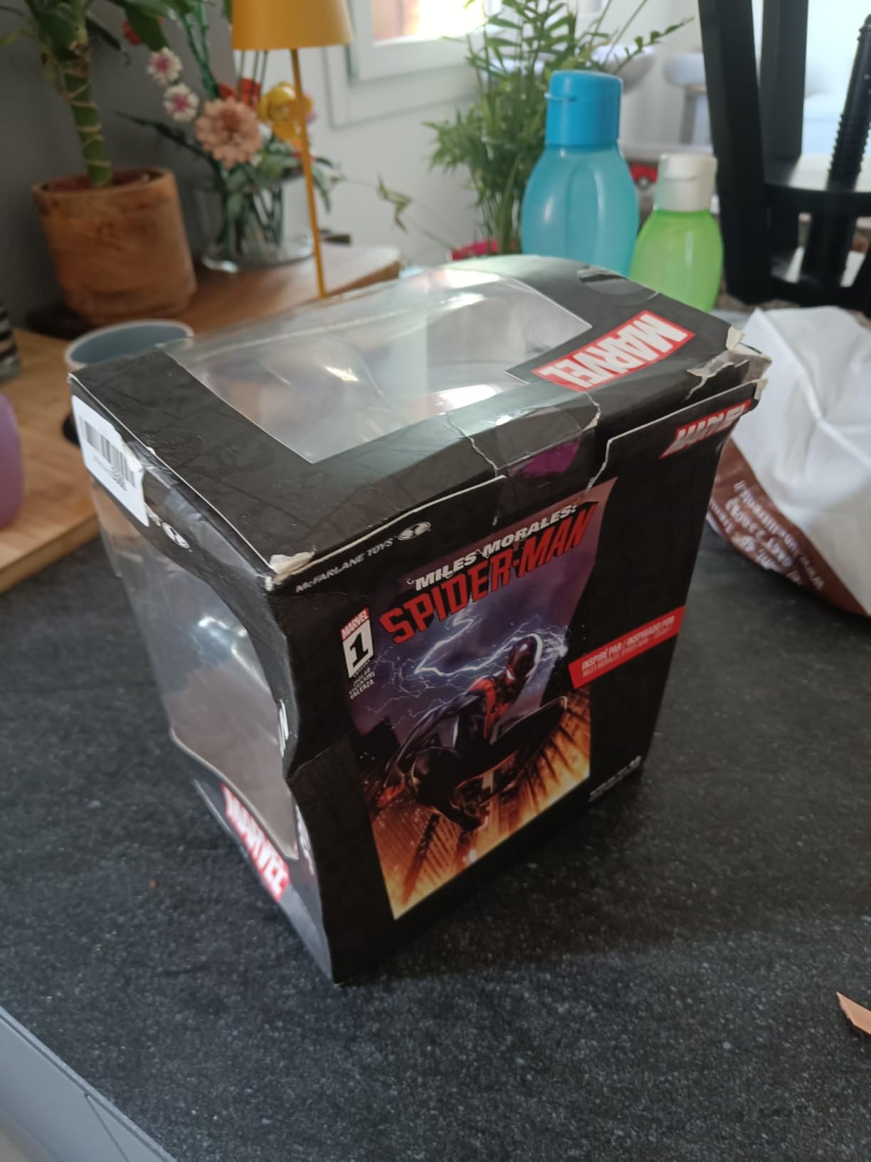 McFarlane Marvel Spider-Man Miles Morales 1:10 scena