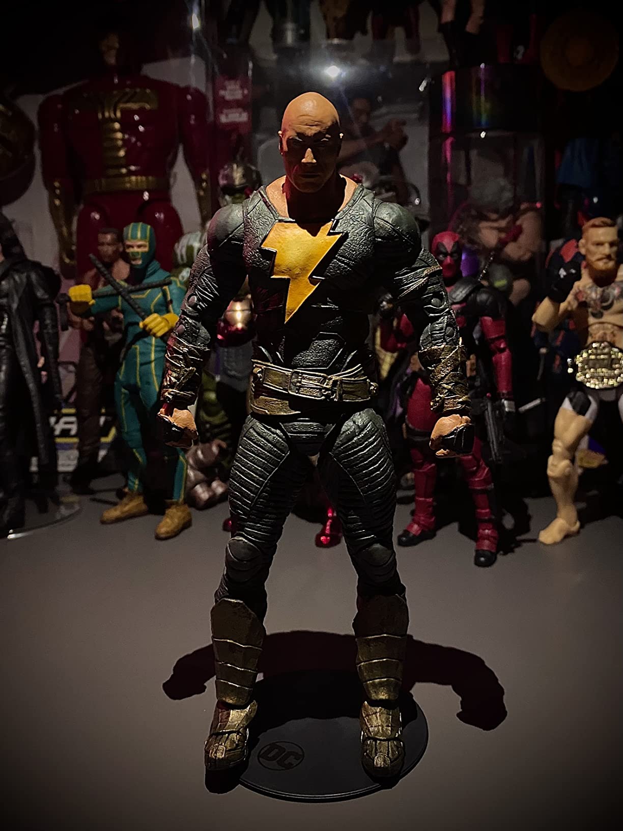 McFarlane DC Multiverse Black Adam action figure con mantello film