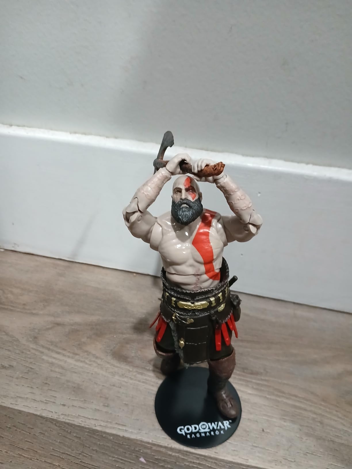 McFarlane God of War Kratos action figure 18 cm con ascia