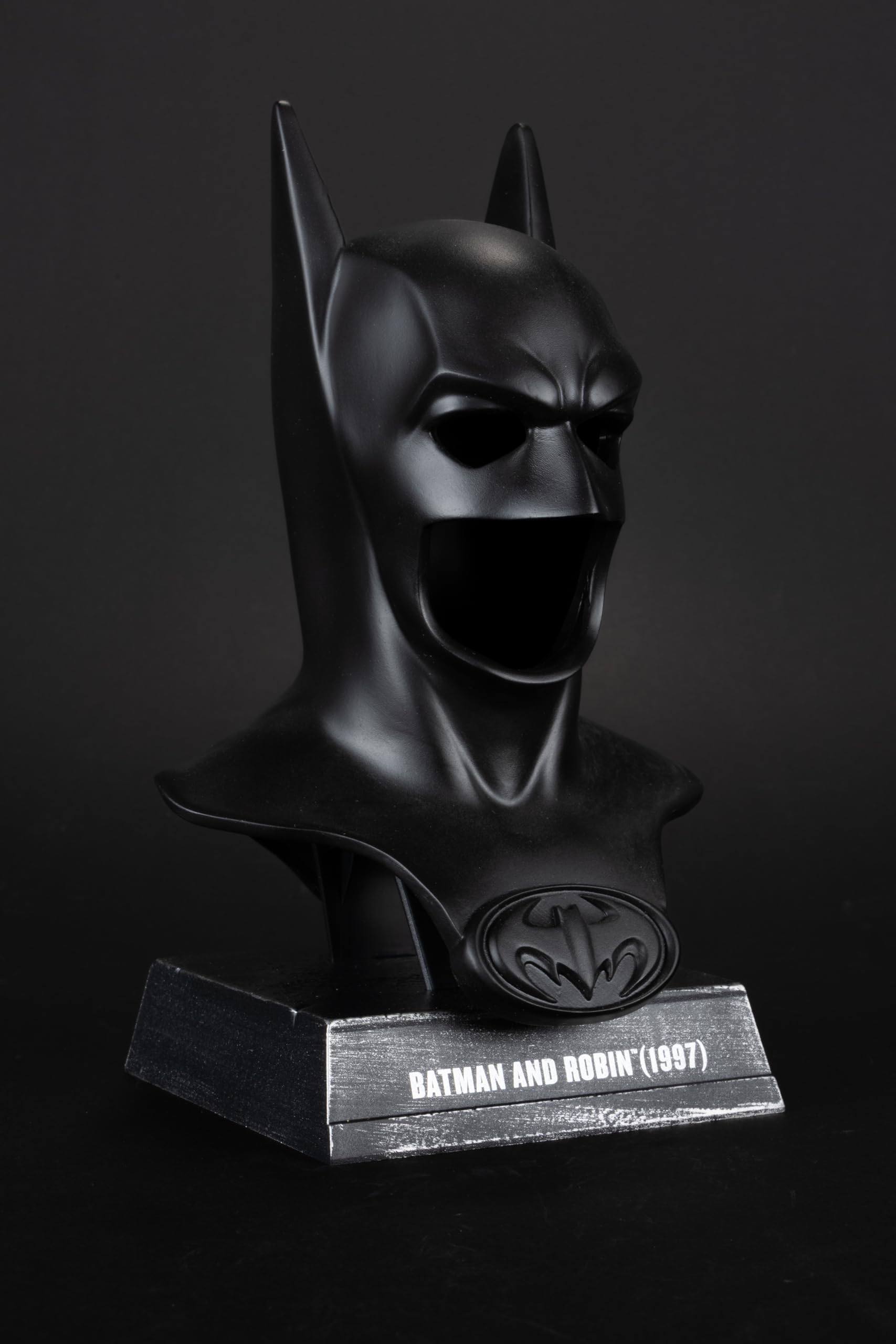 McFarlane DC Direct Batman Cowl Replica 1/3 19 cm