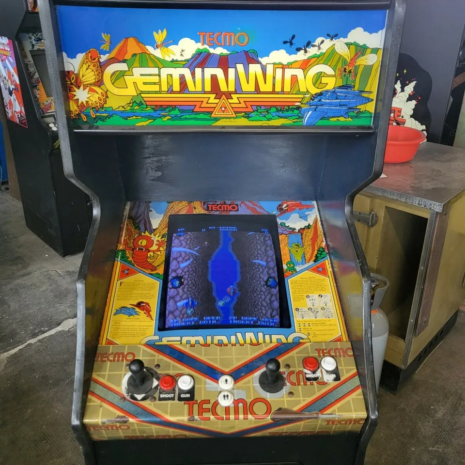 Arcade Story Sparatutto Gemini Wing cabinato arcade verticale