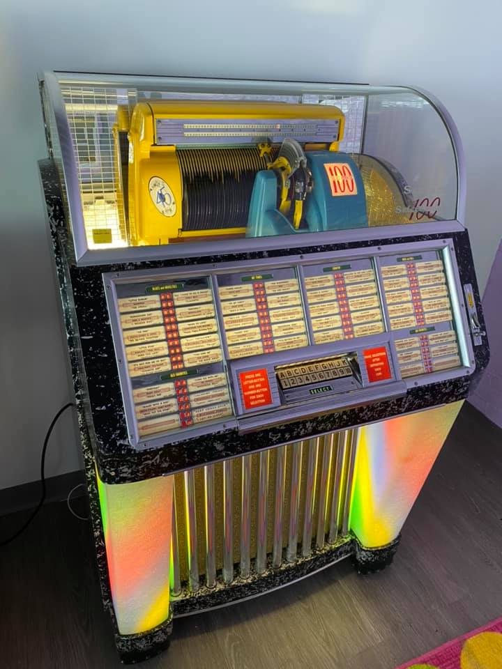 Arcade Story Seeburg M100C jukebox 45 giri 100 brani