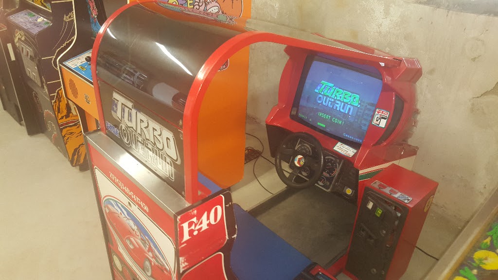 Arcade Story Turbo OutRun cabinato guida Ferrari F40 cockpit