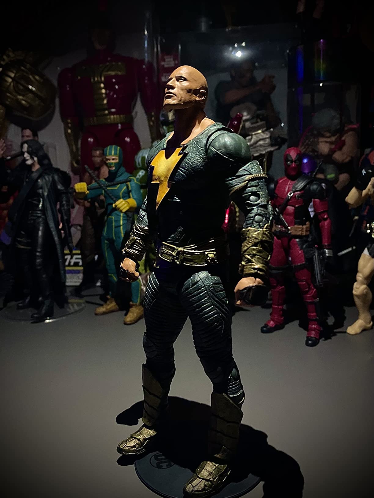 McFarlane DC Multiverse Black Adam action figure con mantello film