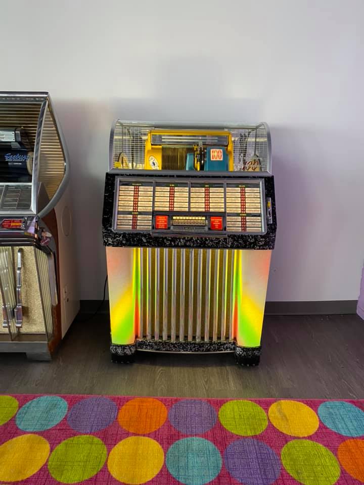 Arcade Story Seeburg M100C jukebox 45 giri 100 brani