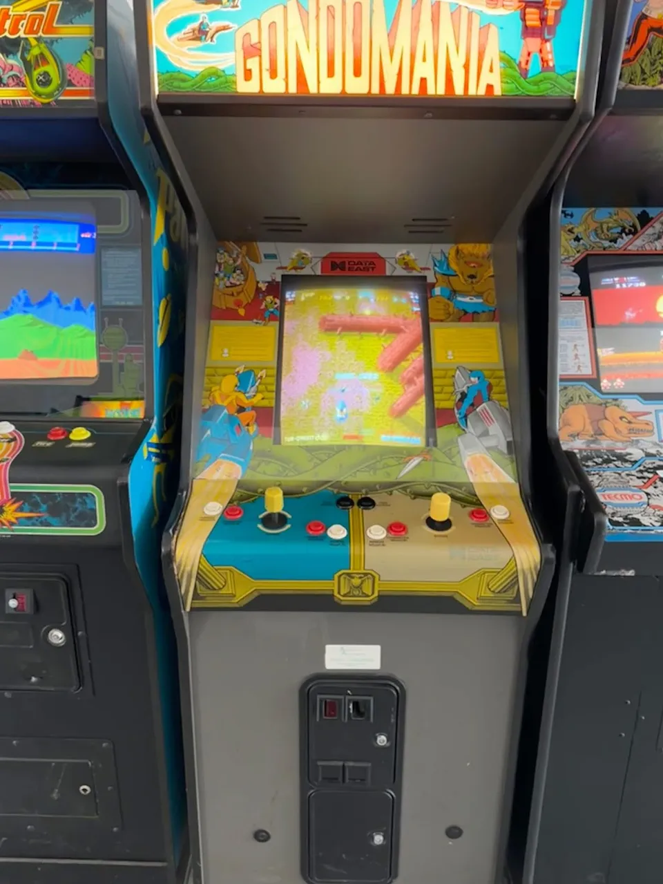 Arcade Story Gondomania cabinato sparatutto Data East 1987 verticale